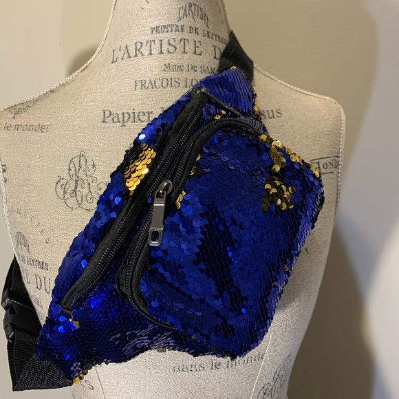 ✨NWOT✨ Large Sequence Fashionable Fanny Pack - Picture 9 of 15